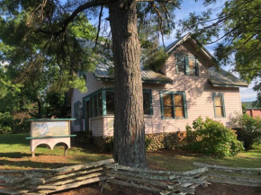 Smokies Bed and Breakfast - Evergreen Cottage Inn